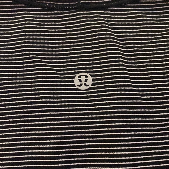 Lululemon tee - Picture 5 of 6